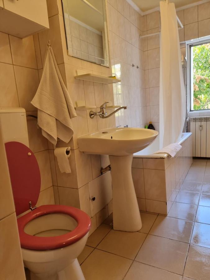 Ferienwohnung Charming And Intimate Getaway In Bucharest - Near Unirii Square Exterior foto